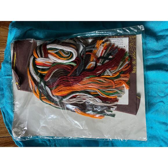 The creative circle 330 Wooden duck decoy crewel embroidery kit - Picture 4 of 4